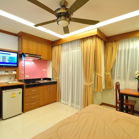 Green Harbor Hotel & Service Apartment Patong Exterior photo