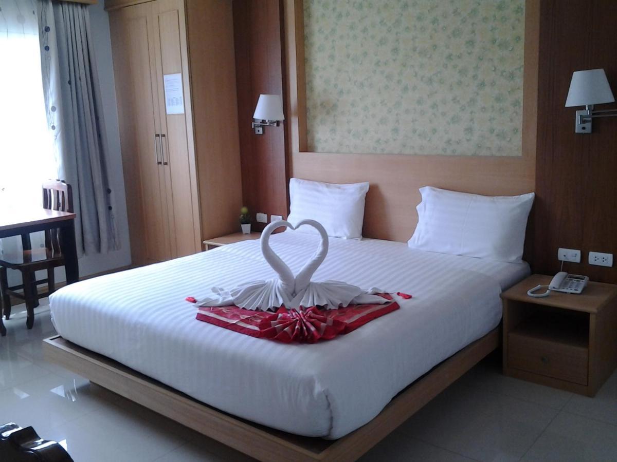 Green Harbor Hotel & Service Apartment Patong Exterior photo