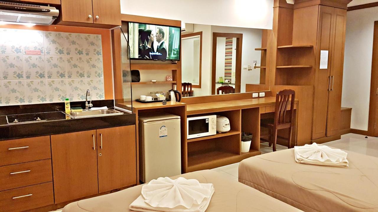 Green Harbor Hotel & Service Apartment Patong Exterior photo