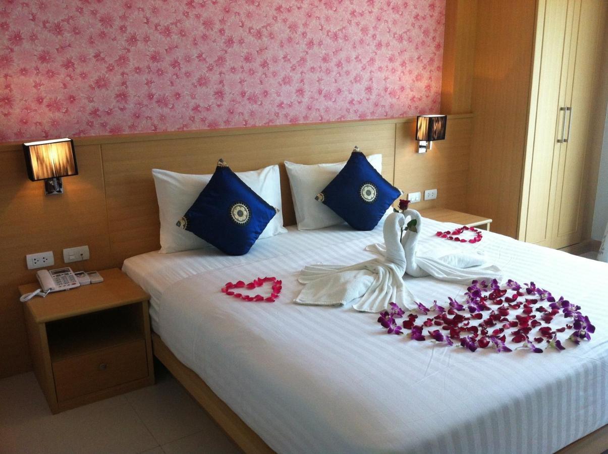 Green Harbor Hotel & Service Apartment Patong Exterior photo