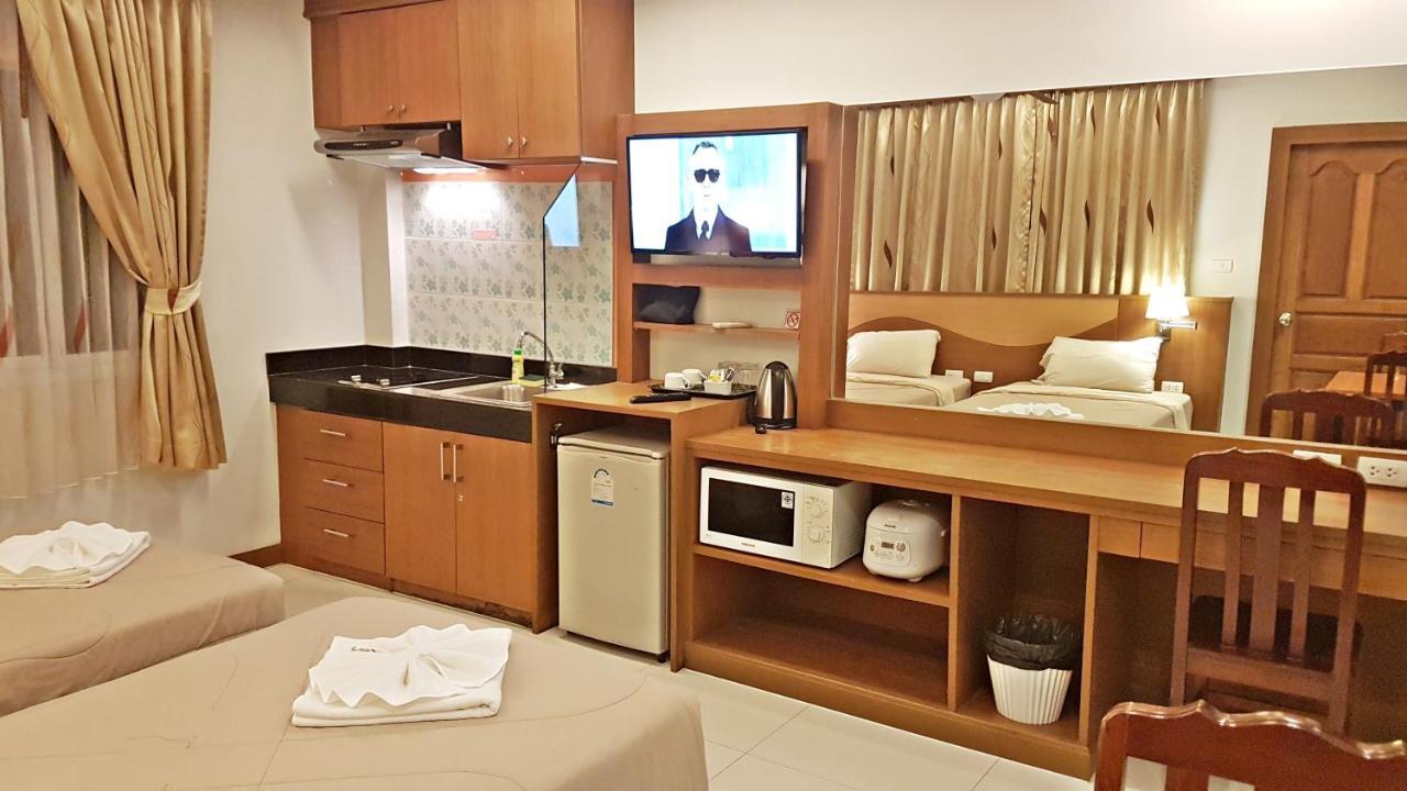 Green Harbor Hotel & Service Apartment Patong Exterior photo