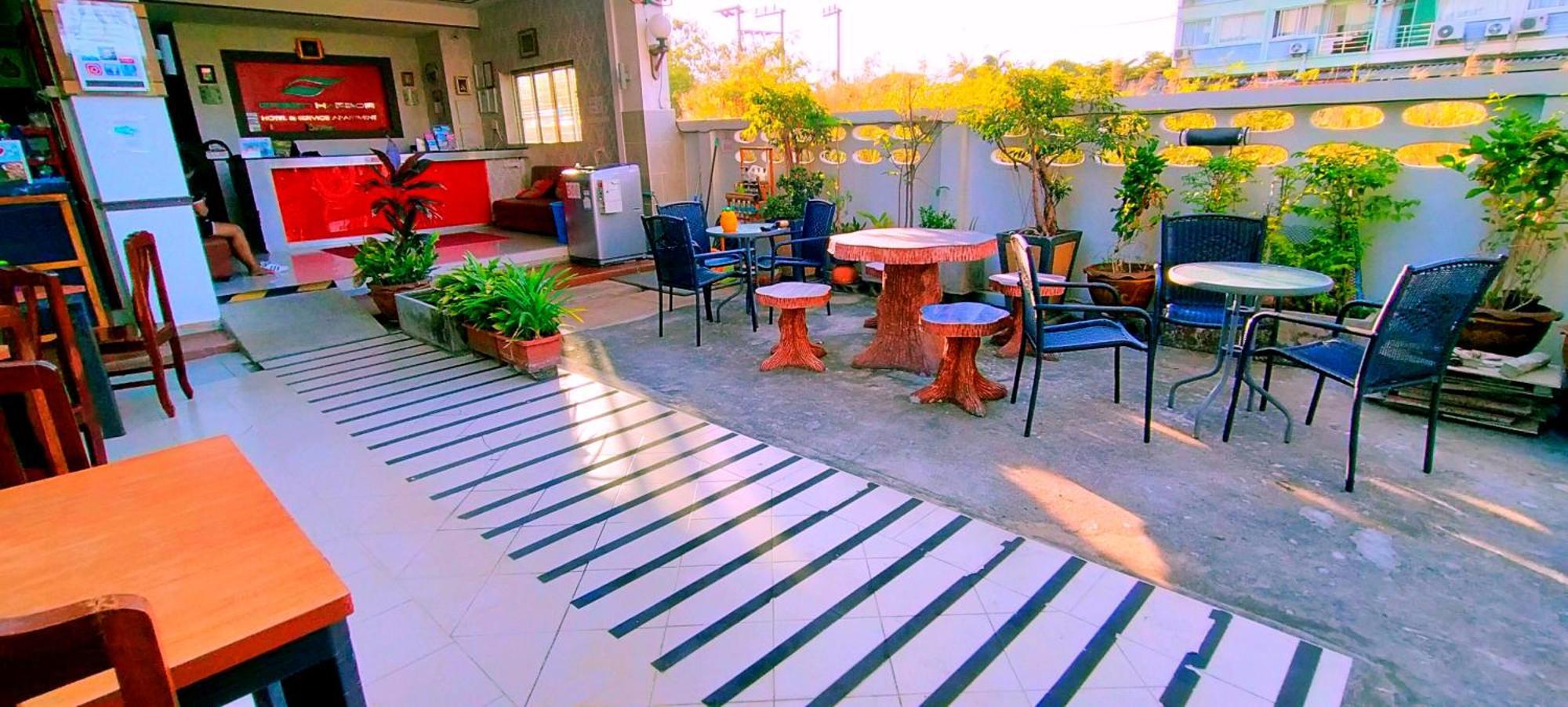 Green Harbor Hotel & Service Apartment Patong Exterior photo