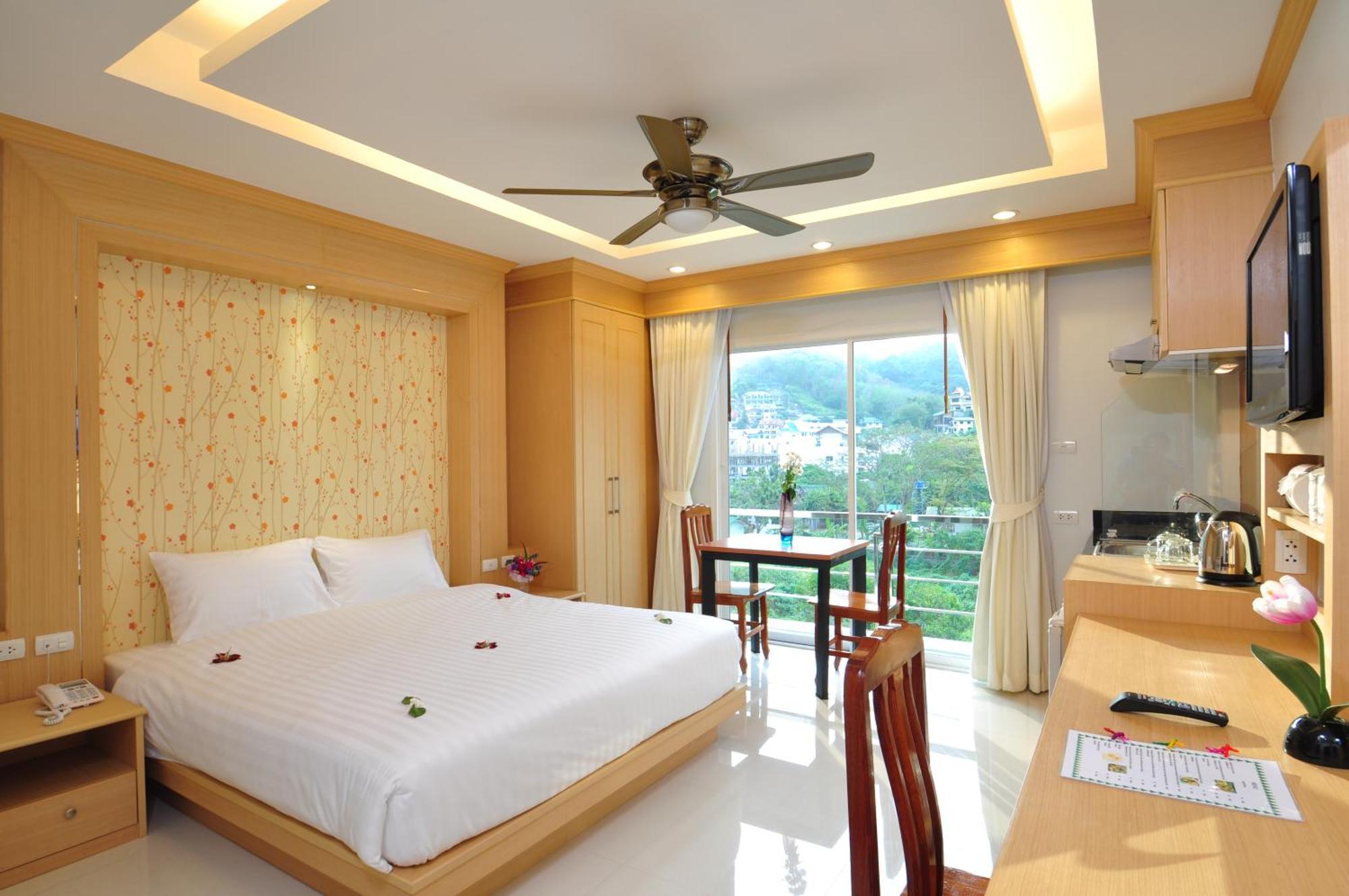 Green Harbor Hotel & Service Apartment Patong Room photo