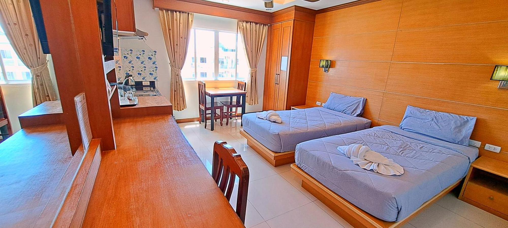 Green Harbor Hotel & Service Apartment Patong Exterior photo