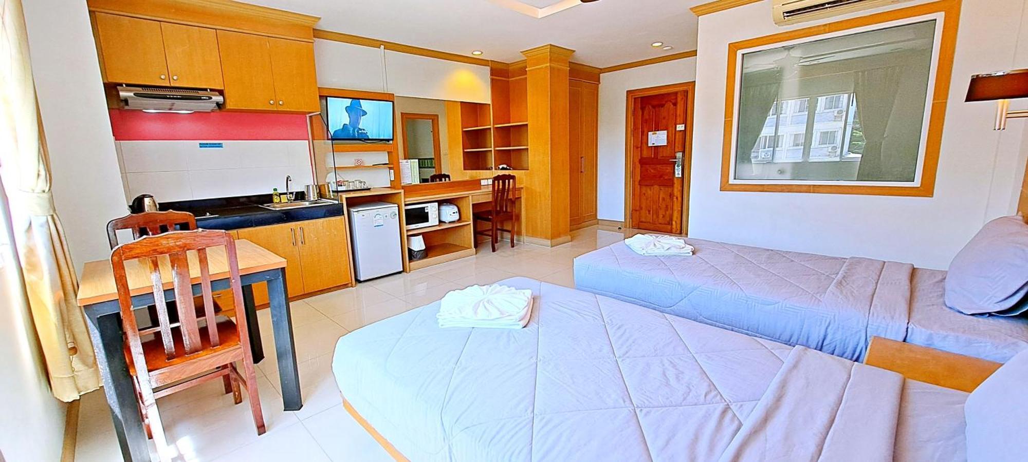 Green Harbor Hotel & Service Apartment Patong Exterior photo