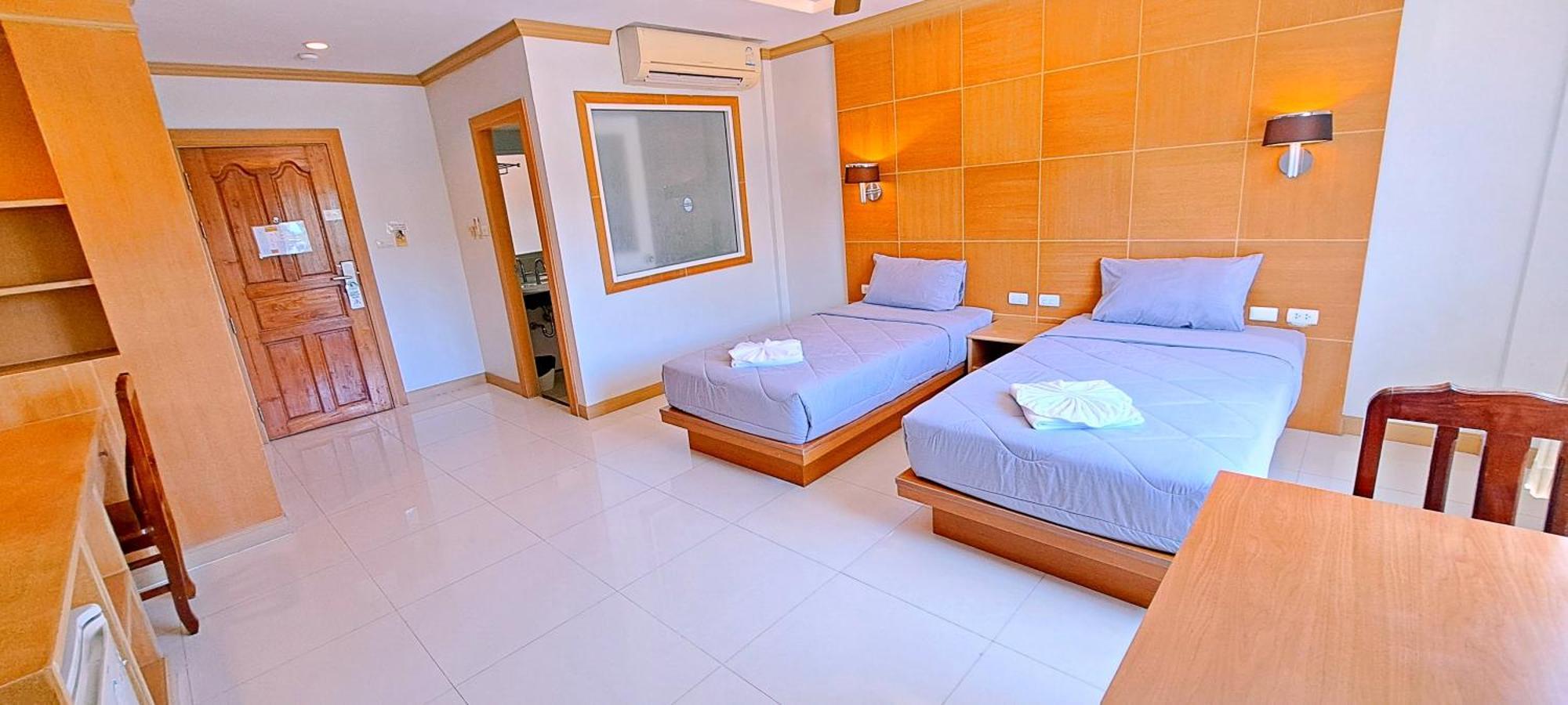 Green Harbor Hotel & Service Apartment Patong Exterior photo