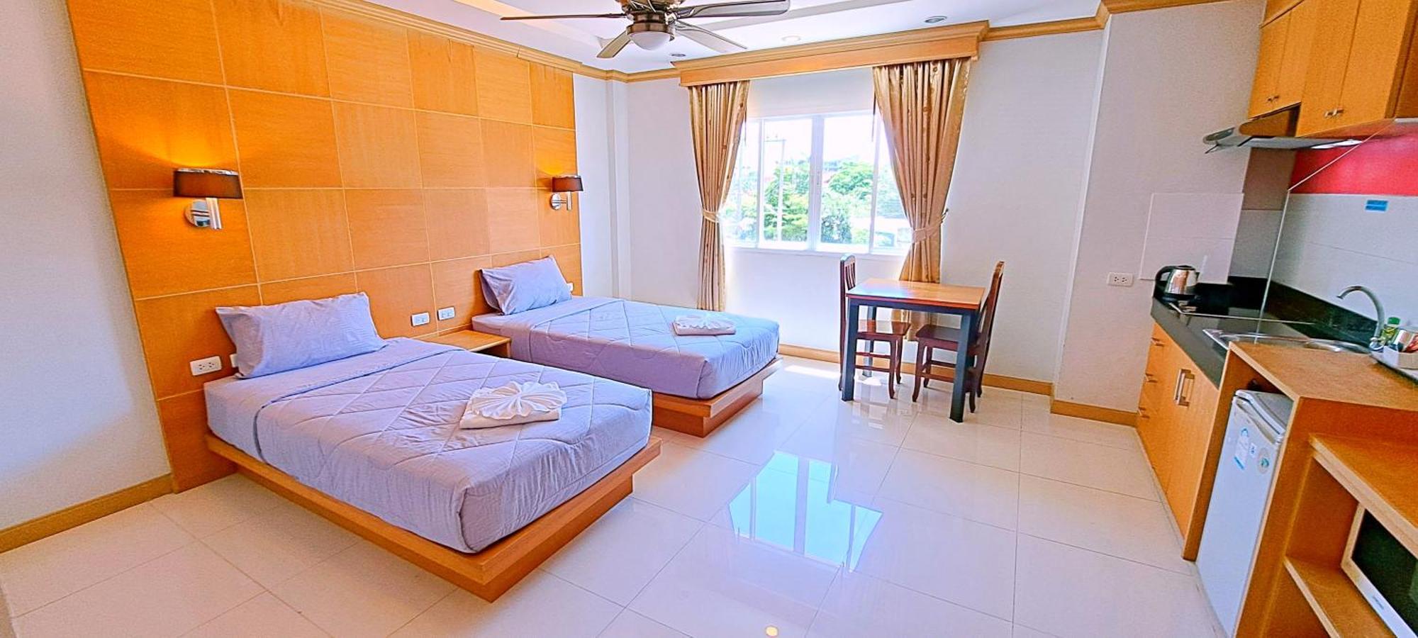 Green Harbor Hotel & Service Apartment Patong Exterior photo