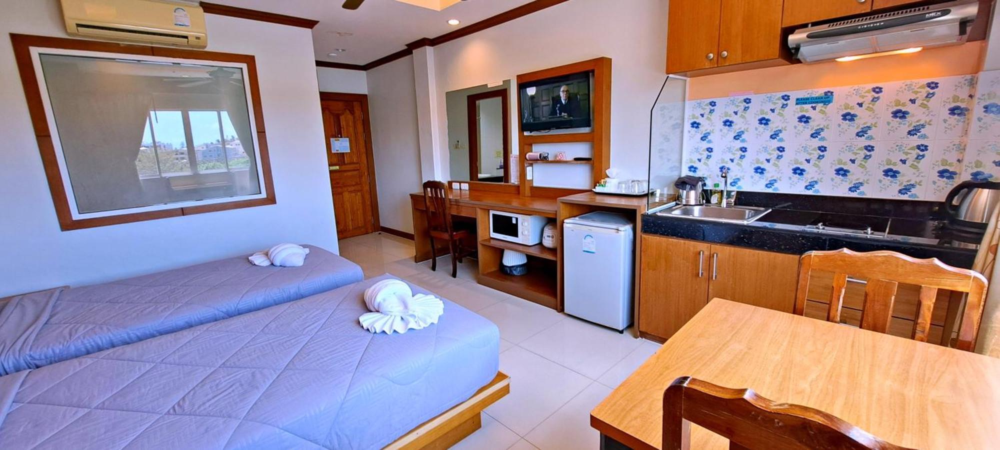 Green Harbor Hotel & Service Apartment Patong Exterior photo