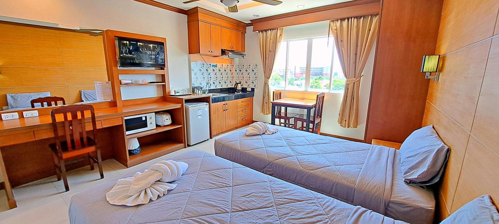 Green Harbor Hotel & Service Apartment Patong Exterior photo