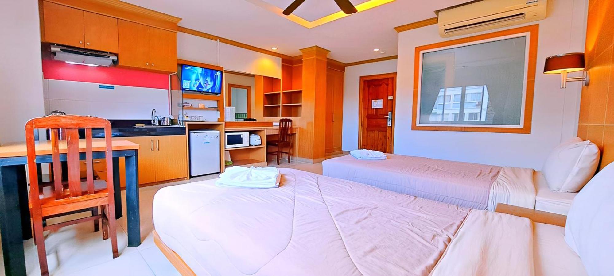 Green Harbor Hotel & Service Apartment Patong Exterior photo