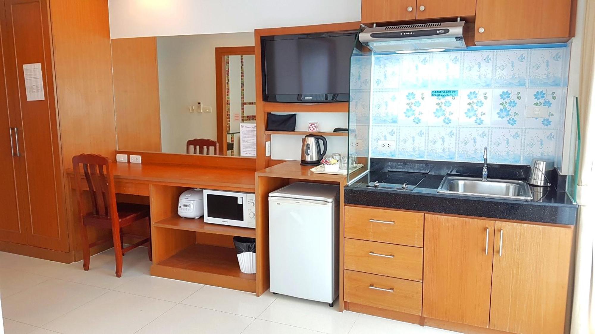 Green Harbor Hotel & Service Apartment Patong Exterior photo