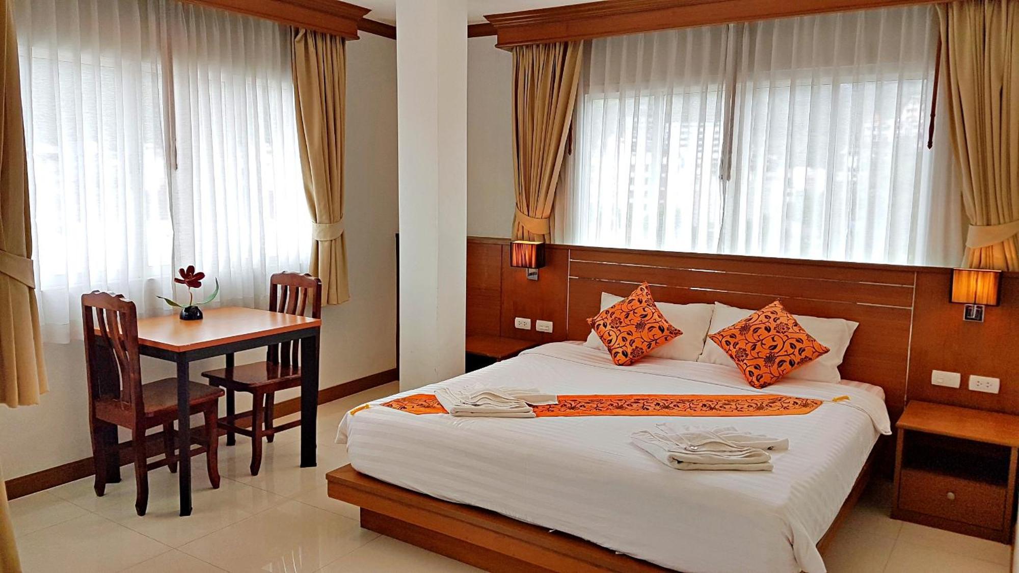 Green Harbor Hotel & Service Apartment Patong Exterior photo